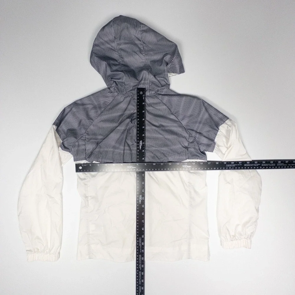 Nike Striped‎ Chevron Windrunner Full Zip Jacket White Grey Girls Large Flaws